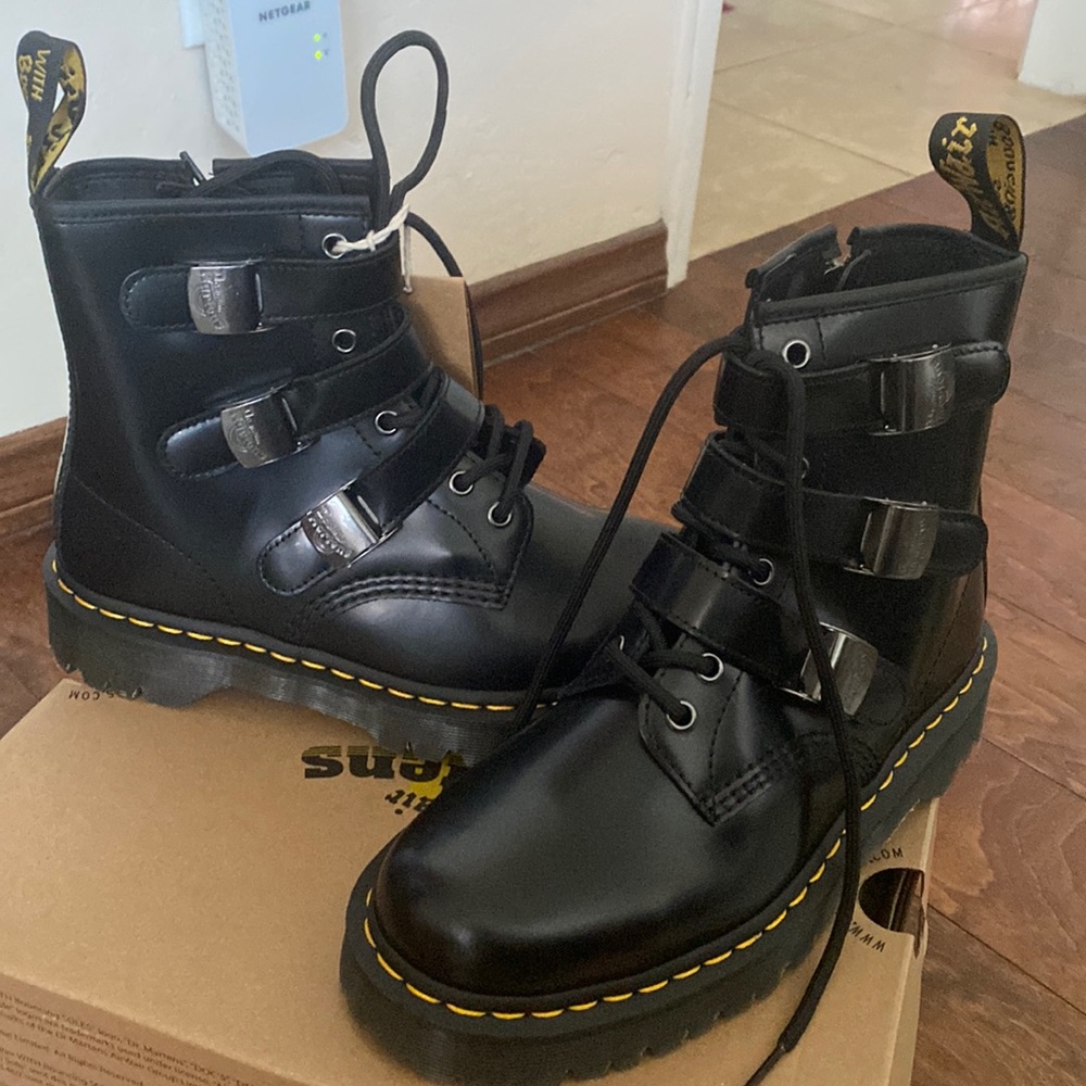 Dr Martens Fenimore Boots never worn women’s 9
